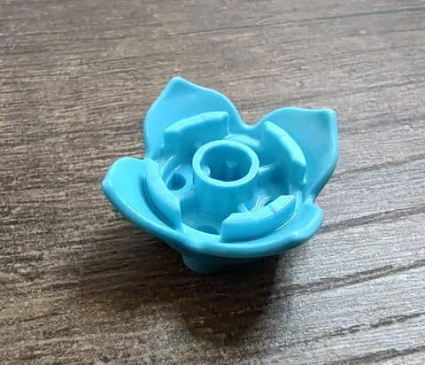 LEGO 15469 Medium Azure Plant Leaves 2 x 2 W/ 4 Petals & Axle Hole (x1)