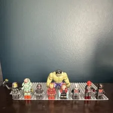 LEGO Marvel Minifigure Lot w/ Large Hulk Figure, yellow jacket, ant man,Ironmans