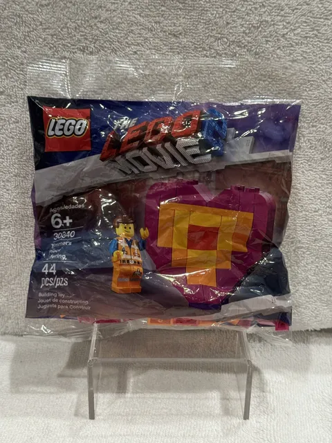 The Lego Movie 2 30340 Polybag Emmet’s Piece Offering Heart  Minifig Sealed