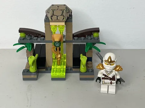 LEGO Ninjago 9440 Venomari Shrine [PRE-BUILT]