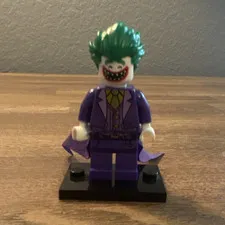 LEGO The Joker Minifigure Purple Tailcoat Suit Green Hair w/ Minifigure Stand