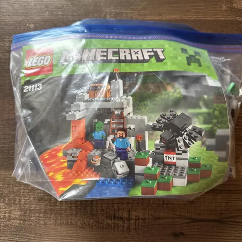 LEGO Minecraft: The Cave (21113)