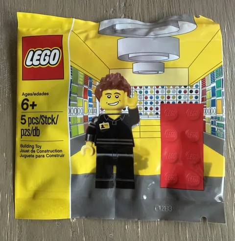 Lego Building Toy 2013 Store Employee Minifigure With Red Brick 5 Pcs Promo