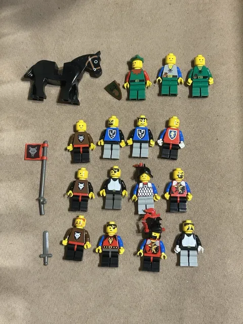 VINTAGE RARE HTF 80S LEGO MINI FIGURE LOT FORESTMEN CASTLE PEOPLE WOLFPACK RARE