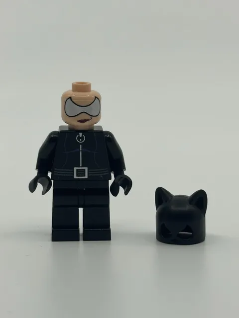 2006 LEGO Batman Catwoman Minifigure 7779 bat003