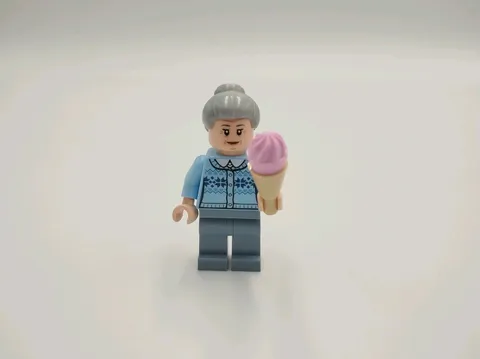 Lego Aunt May Minifigure Marvel Spider-Man  76115
