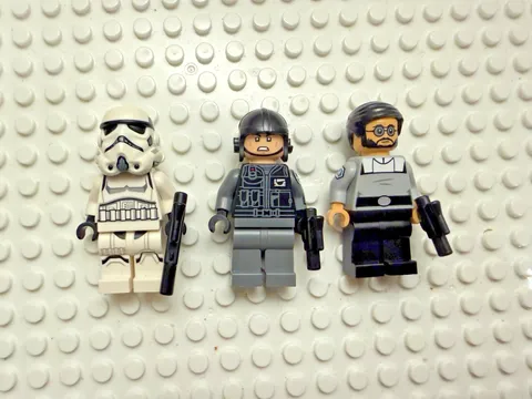 LEGO Star Wars lot Stormtrooper, Imperial Shuttle Pilot, Dr. Pershing set 75459