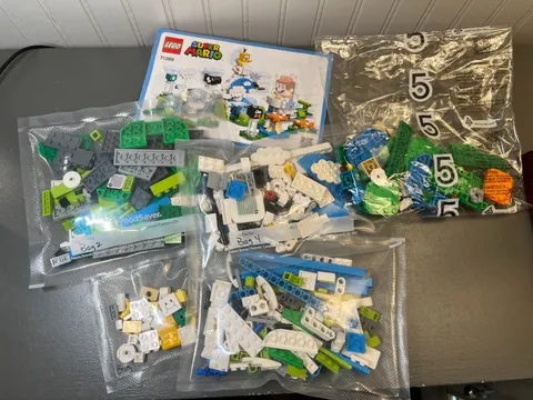 Lego - Super Mario - Lakitu Sky World (w/1 Sealed Bag, Instructions) COMPLETE!