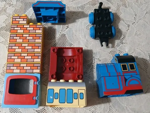 LEGO DUPLO Yellow bricks Wall pattern Thomas Tank Engine Train Parts Lot Vintage
