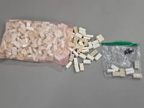 Lego Qty 335 - White Bricks - 3001 2x4 MOC