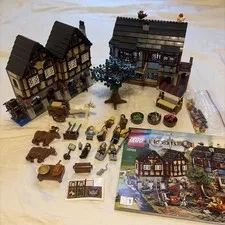 LEGO Castle: Medieval Market Village (10193), 99% Complete w/ Manual & Figs