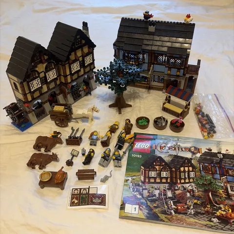 LEGO Castle: Medieval Market Village (10193), 99% Complete w/ Manual & Figs