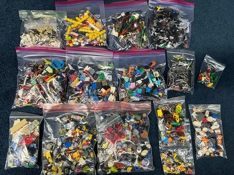 Lego Huge Mini Figure Parts Lot 100's Star Wars City Ninjago Minecraft Weapons