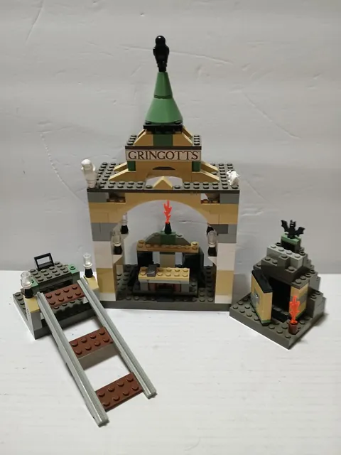 LEGO 4714 Harry Potter: Gringotts Bank - Used Complete w/ Manual - Retired Vent