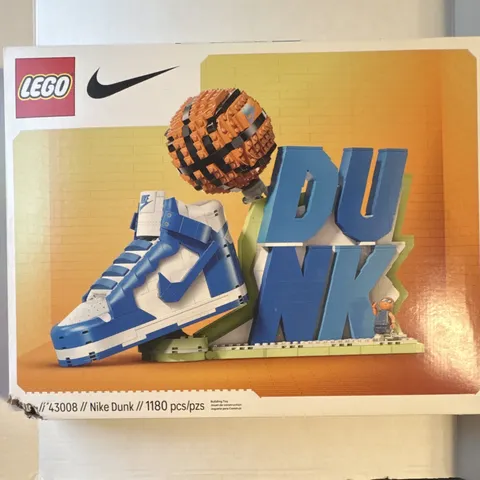 LEGO Nike Dunk 43008 Display Set 1180 Pcs Age 18+ B'Ball Head 10in