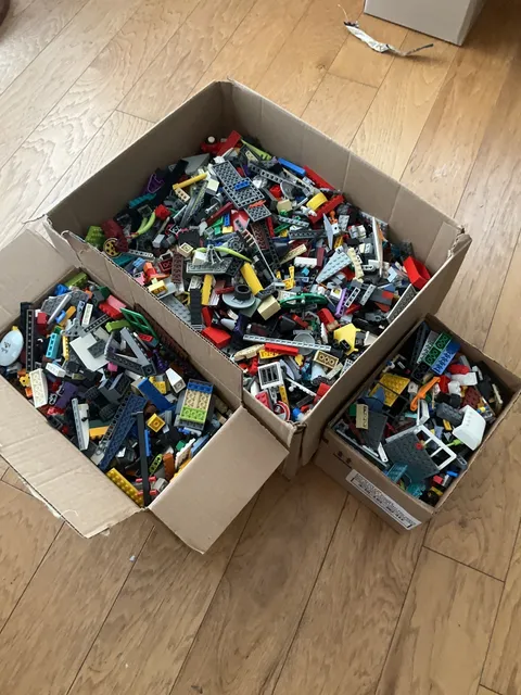 5 Pounds of Bulk Legos. 5 Pounds of random Bricks from Bin. USED. 5 lbs
