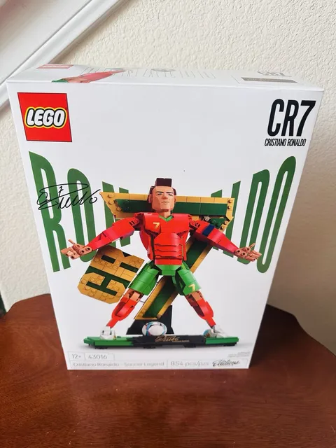 lego 43016 cristiano ronaldo cr7 soccer legend collectible 2 in 1 new with box
