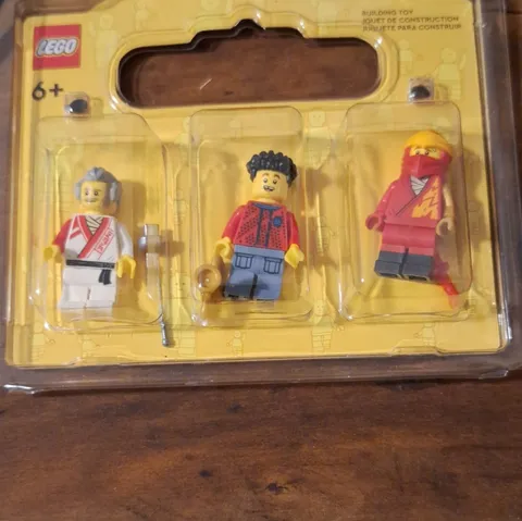 LEGO Minifigures 3-Pack Blister Pack, Accessories, Age 6+ (MPN 852766)