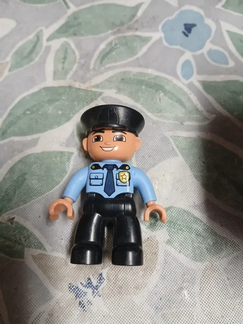 Lego Duplo Figure Police Officer lt. blue/black Ty35