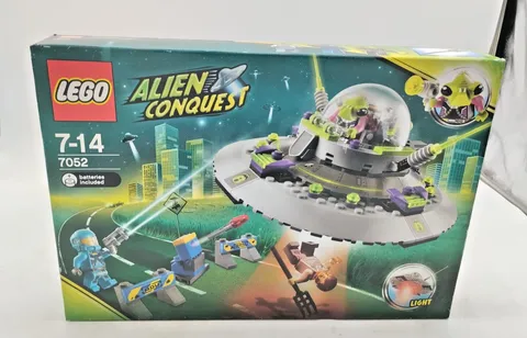 LEGO 7052 UFO Abduction MISB NEW NEW GOOD Alien Conquest Space Police EOL 7066