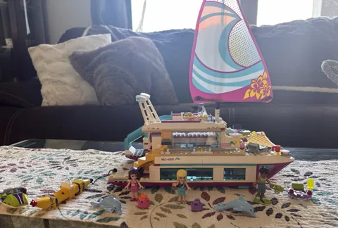 LEGO Friends Sunshine Catamaran 41317 Summer 603 pcs Complete Set No Box