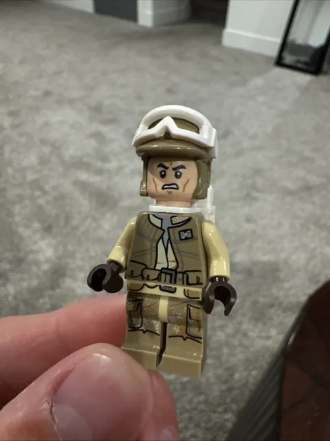 Lego Star Wars Minifigure Rebel Trooper, Goggles and Dark Tan Helmet