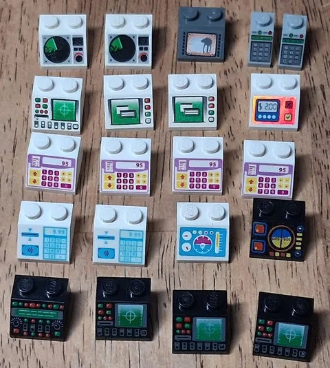 N-1 Lego Lot 21 2 x 2 Slope w/ Screens 3039px11 3039px2 3039px5 3039pb092