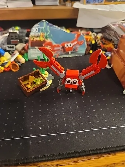 LEGO CREATOR: Deep Sea Creatures (31088) - Crab Only w/ Treasure