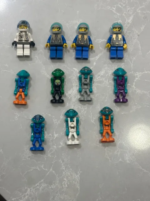 Lego Life On Mars Minifigures Lot of 11 Aliens Martian Astronaut 7315 7316 7313