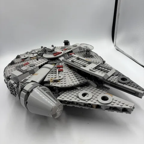 LEGO Star Wars: Millennium Falcon (75257) Built Set W 2  Mini Figs