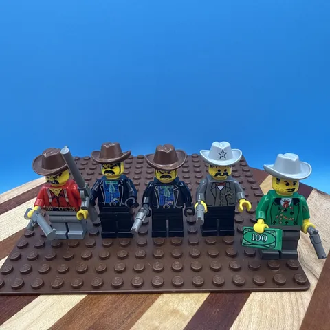 Lego Western Minifigures Lot (5) and Accessories WW021 WW007 WW012 WW010