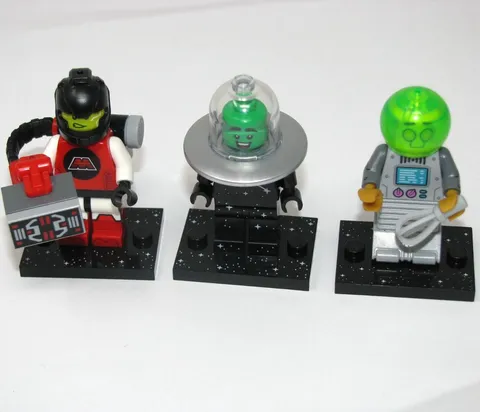 LEGO Minifigures Series 26 Flying Saucer Costume Robot Butler M-Tron Powerlifter