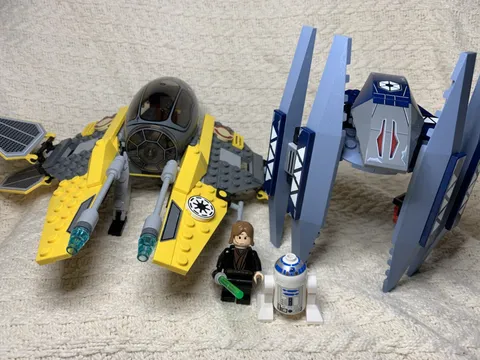 LEGO Star Wars 7256 Jedi Starfighter & Vulture Droid w/ Anakin & R2-D2 (Bonus)