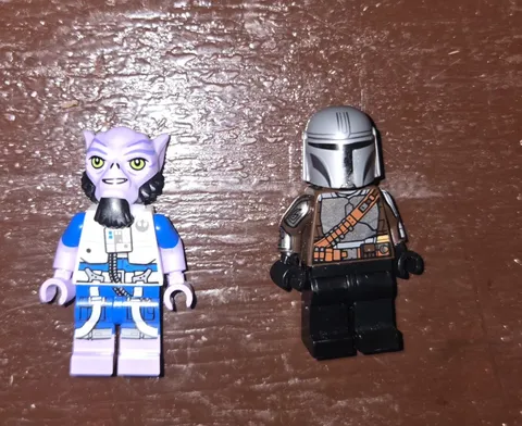 LEGO Star Wars Minifigures Zeb Orrelios Pilot & Mandalorian Din Djarin #75447