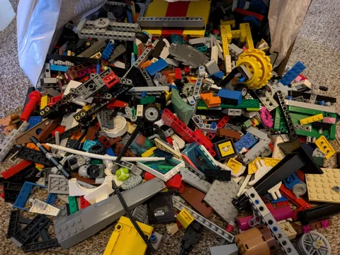 7+ pounds bulk LEGO lot - many gears and moving parts plus random assortment