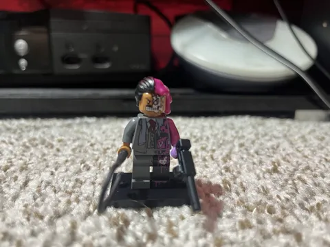 LEGO minifigure Two-Face sh395 70915 Two-Face Double Demolition Brand