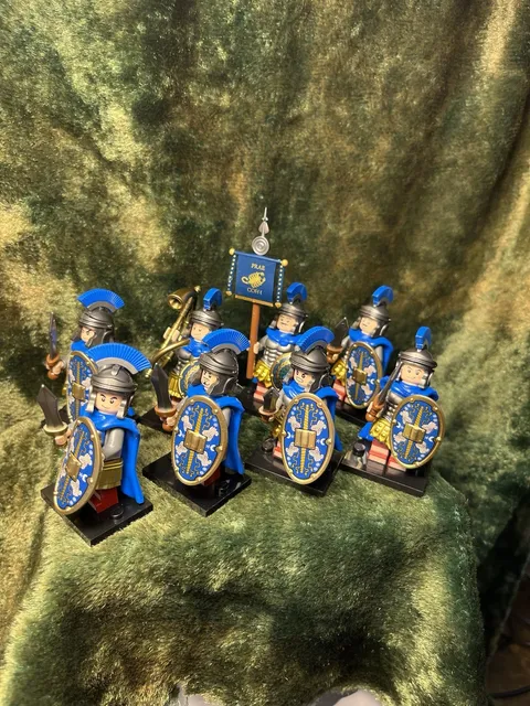 8x 54mm MINI NOVEL SIGNIFER CORNICEN PRAETORIAN GUARD on Genuine LEGO Bases