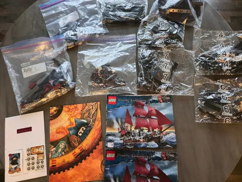 LEGO Pirates of the Caribbean Queen Anne's Revenge 4195 100% COMPLETE w/ Manuals