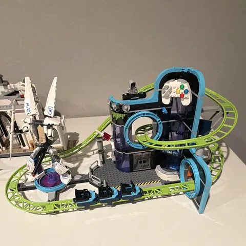 LEGO 60421 Robot World Roller-Coaster Park 99% complete with DJ