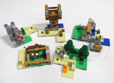 Lego Minecraft: The Crafting Box 2.0 (21135)