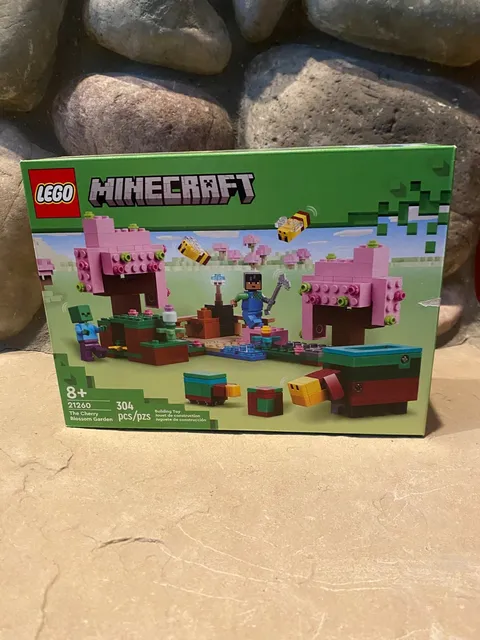 Lego Minecraft THE CHERRY BLOSSOM GARDEN Set 21260 Sealed Retired