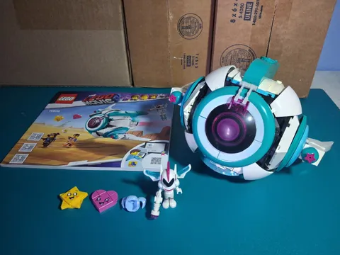 LEGO Set 70830 The LEGO Movie 2 Sweet Mayhem's Systar Starship! Near Complete