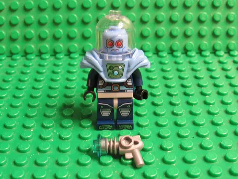Lego Mr. Freeze Minifigure DC Super Heroes The Lego Batman Movie 70901 sh0319 F3