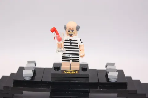 LEGO minfigure Vacation Alfred Pennyworth coltbm34 (2018)