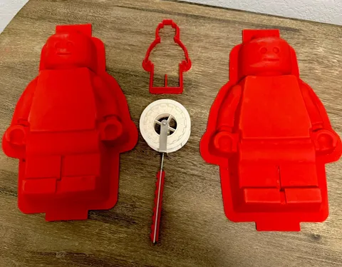 LEGO Baking Lot – 2 Minifigure Cake Molds, Cookie Cutter & Pizza Cutter