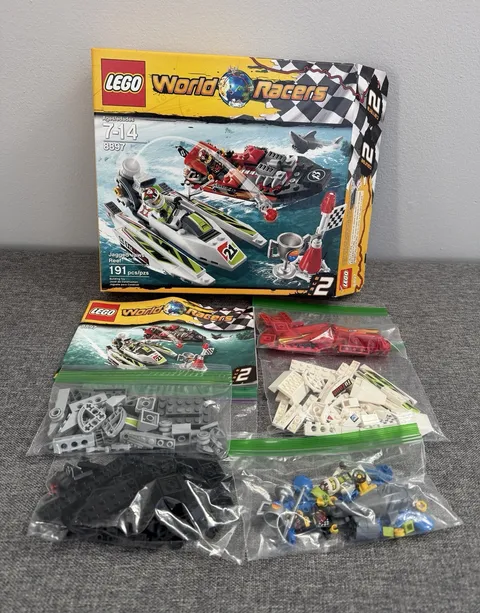 Lego World Racers Set 8897 Jagged Jaws Reef COMPLETE 2010 Retired Shark Minifigs