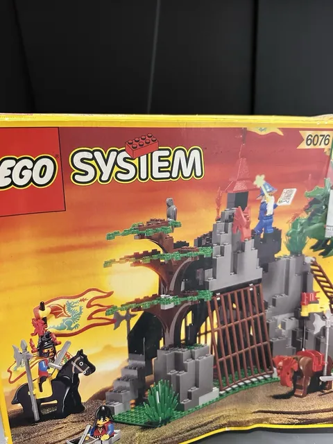 LEGO Castle: Dark Dragon's Den (6076) - New (Damaged Box)