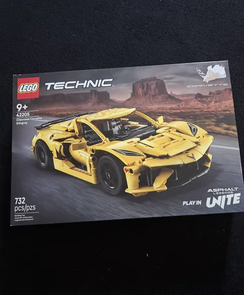 LEGO Technic Chevrolet Corvette Stingray 42205 Set, 732 pcs, Ages 9+