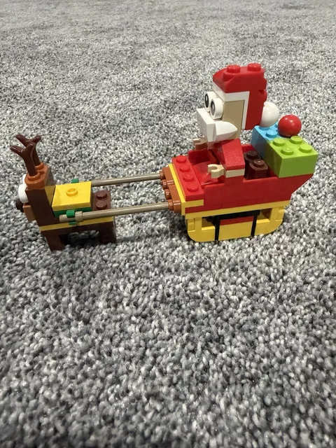 LEGO Santa Sleigh Build w/ Reindeer,  Santa is removable 