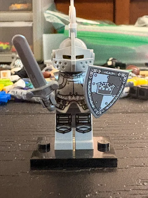 Lego Heroic Knight Collectible Minifigure Series 9 71000 col132